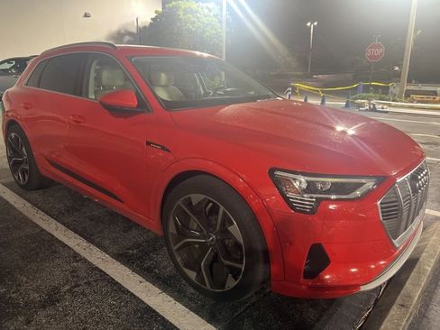 Used 2019 Audi e-tron Prestige w/ Prestige Package image 3