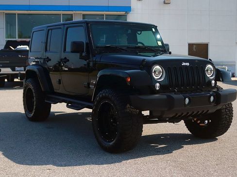 Used 2016 Jeep Wrangler Unlimited Sahara w/ Trailer Tow Group AWD/4WD image 3