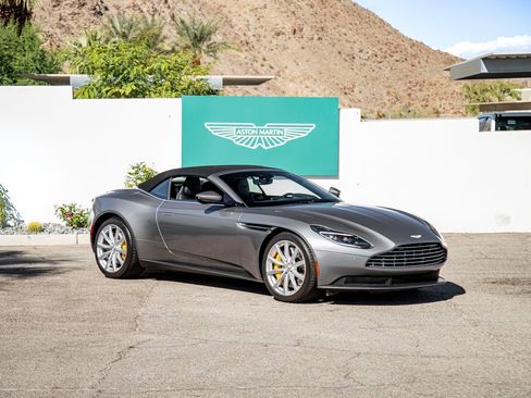 Used 2021 Aston Martin DB11 Volante image 2