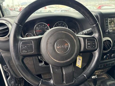 Used 2018 Jeep Wrangler Unlimited Sahara image 12