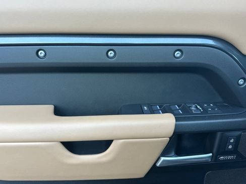 Used 2025 Land Rover Defender 110 V8 image 12