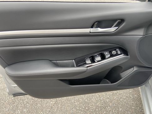 New 2025 Nissan Altima 2.5 SL image 9