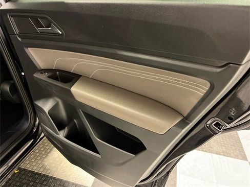 Used 2022 Volkswagen Atlas Cross Sport SE image 14