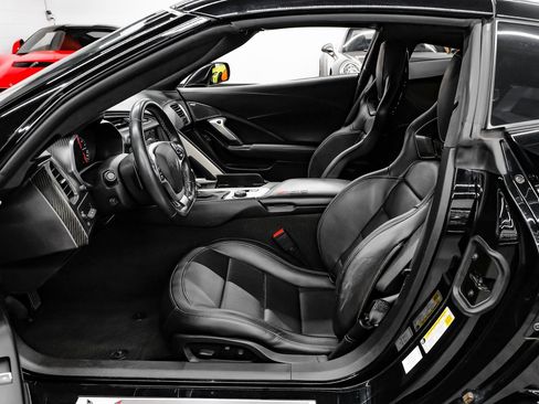 Used 2016 Chevrolet Corvette Z06 w/ 3LZ Preferred Equipment Group image 4
