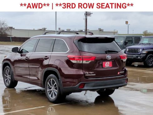 Used 2018 Toyota Highlander SE image 6
