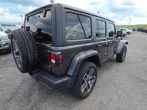 Used 2024 Jeep Wrangler Unlimited w/ Convenience Group AWD/4WD image 7