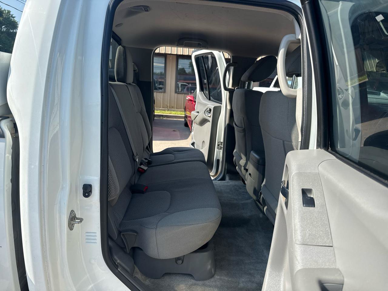 Used 2018 Nissan Frontier SV RWD image 33
