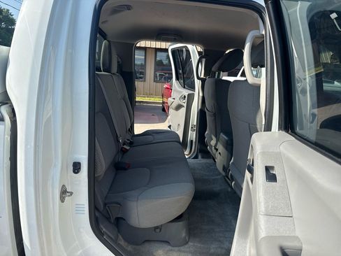 Used 2018 Nissan Frontier SV RWD image 33