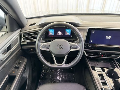 Used 2025 Volkswagen Atlas Cross Sport SE FWD image 21
