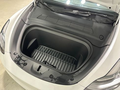 Used 2021 Tesla Model Y Long Range image 4