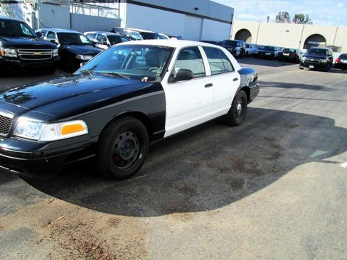 Used 2011 Ford Crown Victoria Police Interceptor w/ Radio Suppression Pkg image 1