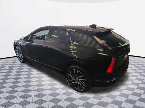 Certified 2025 Cadillac Optiq Sport 2 w/ LPO, Floor Liner Package AWD/4WD image 5