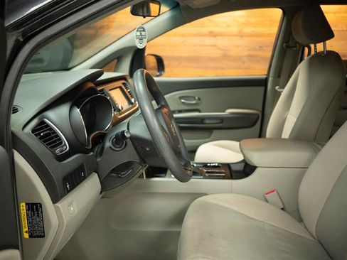 Used 2020 Kia Sedona LX FWD image 8