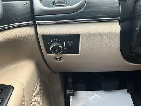 Used 2019 Jeep Grand Cherokee Limited AWD/4WD image 16