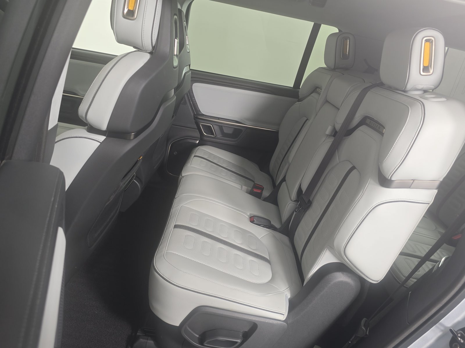 Used 2024 Rivian R1S Adventure Dual AWD/4WD image 21