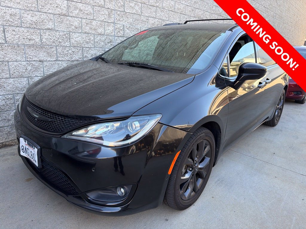 Used 2020 Chrysler Pacifica Touring-L w/ Advanced Safetytec Group FWD image 2