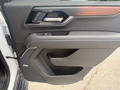 Used 2025 GMC Yukon Denali AWD/4WD image 28