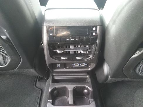 Used 2023 Jeep Grand Cherokee L Laredo image 13