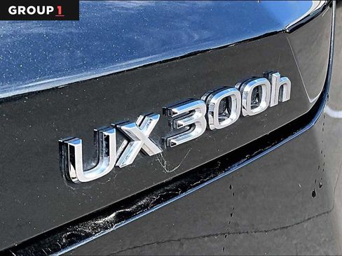 Certified 2025 Lexus UX 300h FWD w/ Accessory Package (Z1) image 28