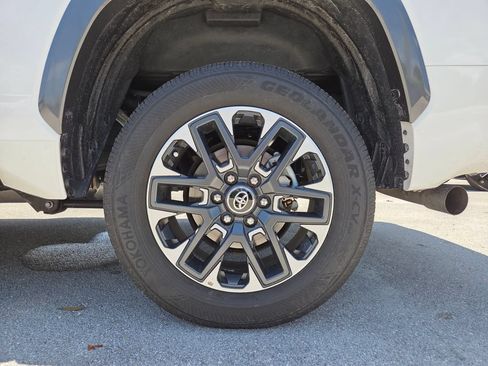 Used 2025 Toyota Tundra Limited AWD/4WD image 16