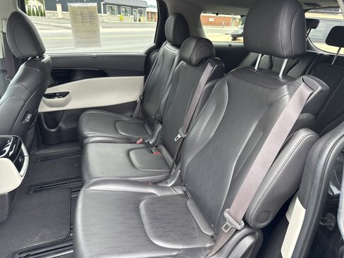 Used 2022 Kia Carnival EX FWD image 13