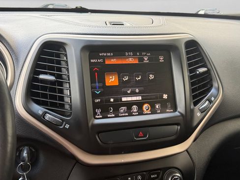 Used 2015 Jeep Cherokee Latitude w/ Cold Weather Group AWD/4WD image 17