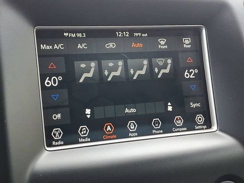 Used 2018 Jeep Grand Cherokee Laredo AWD/4WD image 16