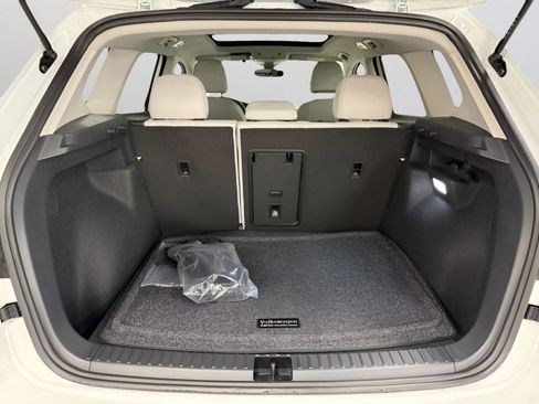 New 2025 Volkswagen Taos SE image 9