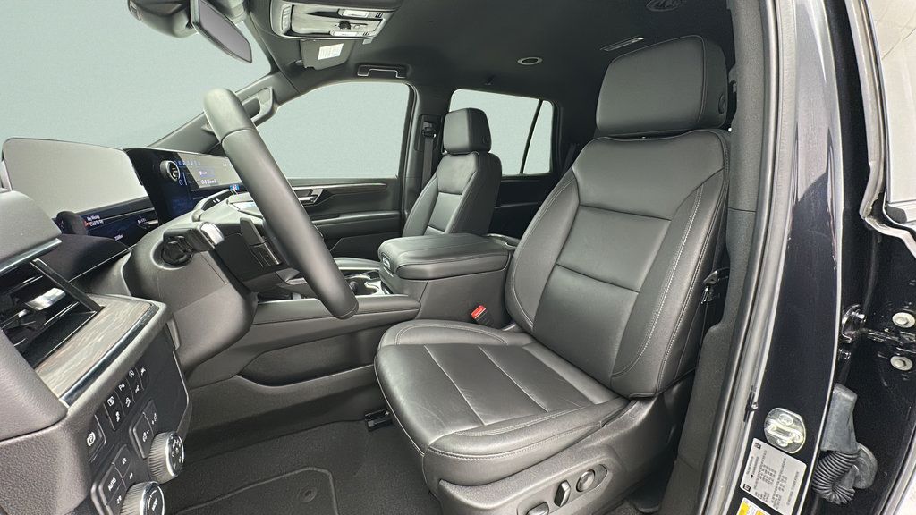 Used 2025 Chevrolet Tahoe Z71 AWD/4WD image 13
