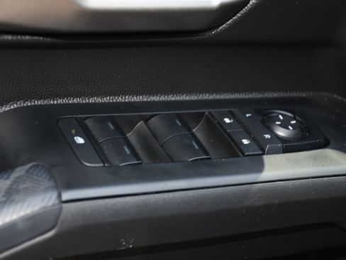 Certified 2025 Toyota Tacoma TRD Off-Road AWD/4WD image 10
