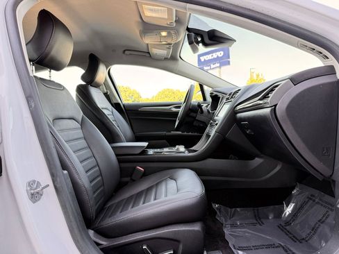 Used 2018 Ford Fusion SE w/ Equipment Group 602A FWD image 20