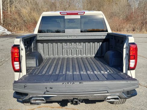 New 2026 GMC Sierra 1500 SLE w/ X31 Off-Road Package AWD/4WD image 16