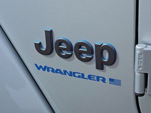 Used 2023 Jeep Wrangler Unlimited Rubicon 4xe w/ Cold Weather Group AWD/4WD image 12