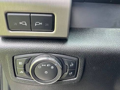Used 2015 Ford F150 Platinum w/ Equipment Group 701A Luxury RWD image 13