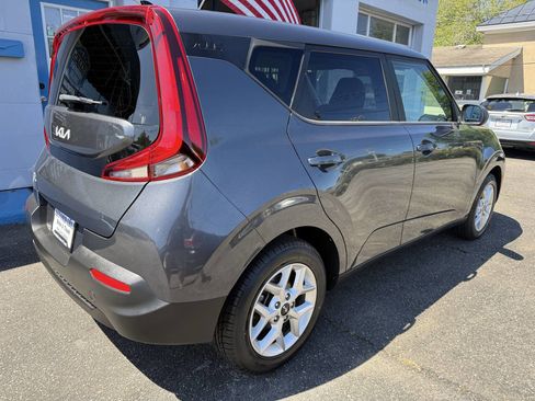 Used 2022 Kia Soul LX w/ Technology Package FWD image 7