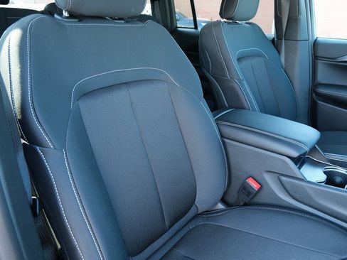 New 2025 Jeep Grand Cherokee Laredo w/ Luxury Tech Group I AWD/4WD image 29