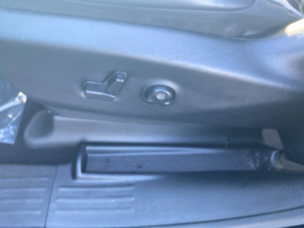 Used 2025 Chrysler Pacifica Limited FWD image 14