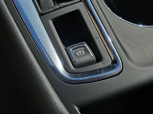 Used 2023 Chevrolet Equinox LT image 25