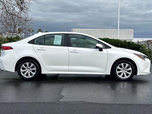 Used 2024 Toyota Corolla LE image 3