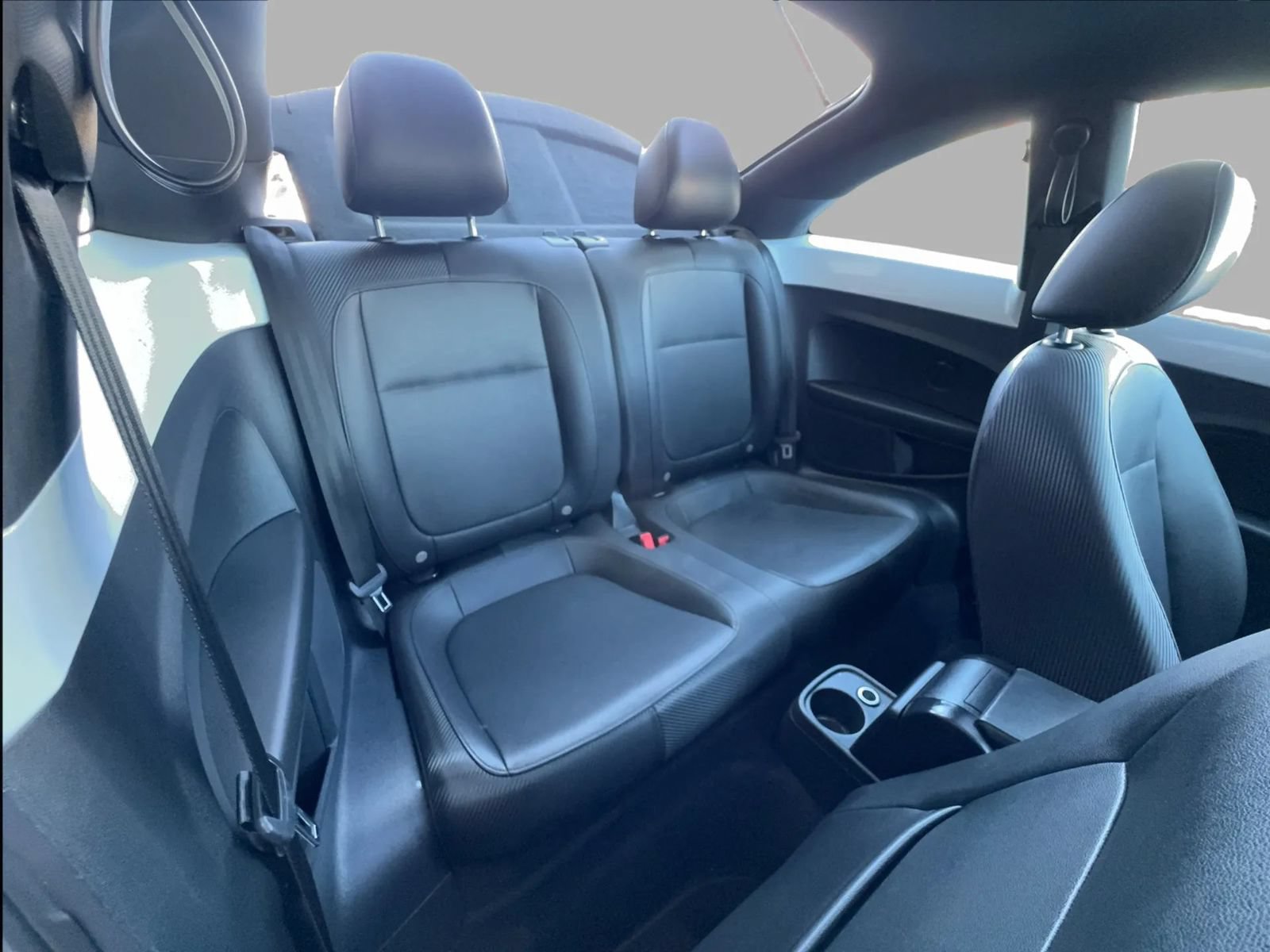 Used 2018 Volkswagen Beetle 2.0T SE w/ SE Premium Package FWD image 34