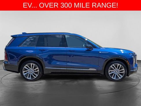 Used 2026 Cadillac Vistiq Sport w/ LPO, Floor Liner Package AWD/4WD image 12