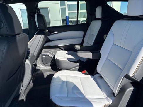 Certified 2025 Chevrolet Traverse High Country image 21