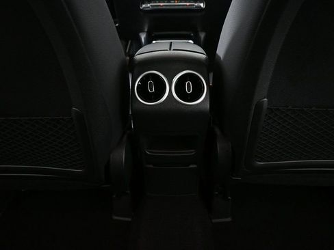 Used 2025 Mercedes-Benz GLB 250 image 18