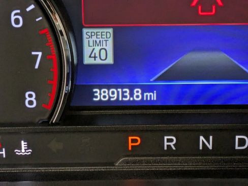 Used 2022 Ford Explorer XLT w/ Equipment Group 202A image 15