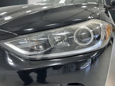 Used 2017 Hyundai Elantra SE FWD image 11