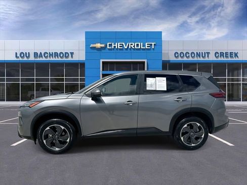 Used 2024 Nissan Rogue SV image 5