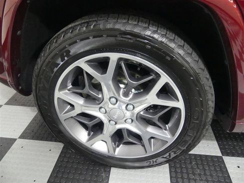 Used 2020 Jeep Grand Cherokee Overland image 17