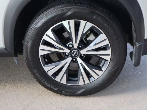 Used 2023 Nissan Rogue SV w/ SV Premium B Package FWD image 28