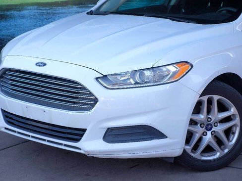 Used 2014 Ford Fusion SE FWD image 9