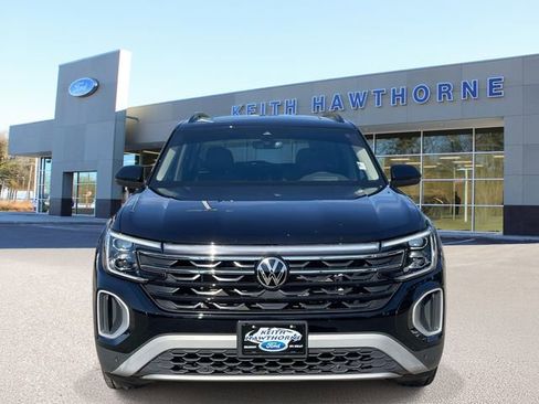 Used 2024 Volkswagen Atlas Peak Edition SEL AWD/4WD image 2